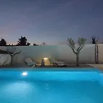 Cozy Michelle With Private Pool Near Pula