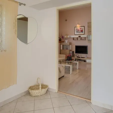 Cozy Michelle With Private Pool Near Pula Вилла