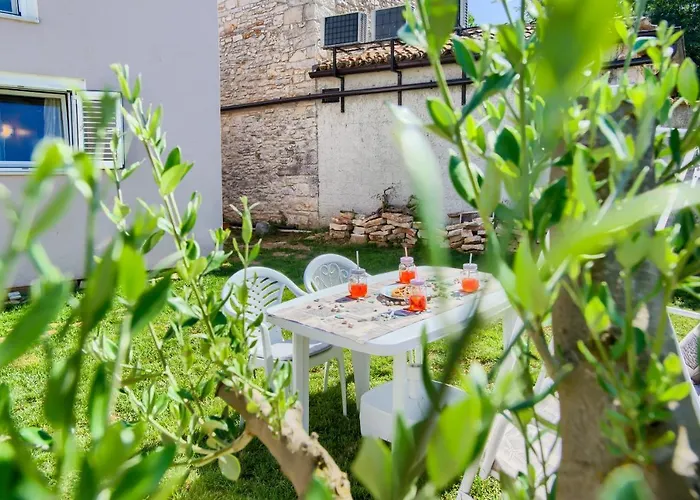 Vila Cozy Michelle With Private Pool Near Pula Sisan