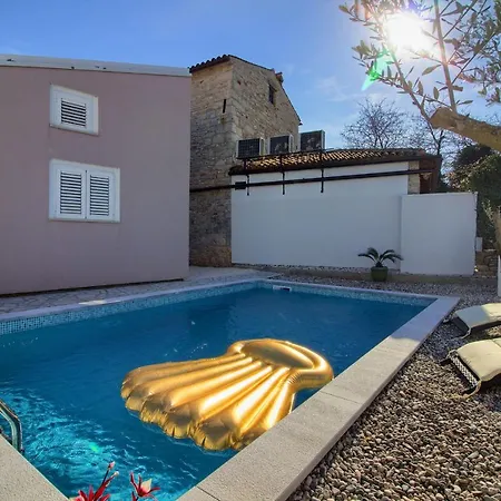 Cozy Michelle With Private Pool Near Pula Vila *