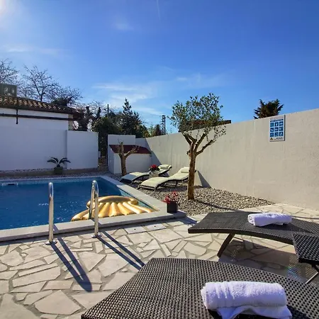 Cozy Michelle With Private Pool Near Pula * Šišan
