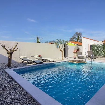 Cozy Michelle With Private Pool Near Pula Vila Šišan