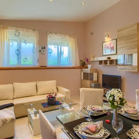 Cozy Michelle With Private Pool Near Pula *