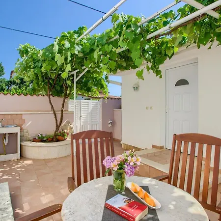 Cozy Michelle With Private Pool Near Pula 빌라 *