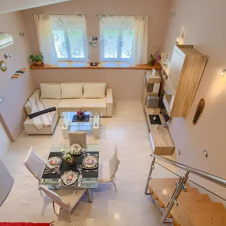 Cozy Michelle With Private Pool Near Pula *