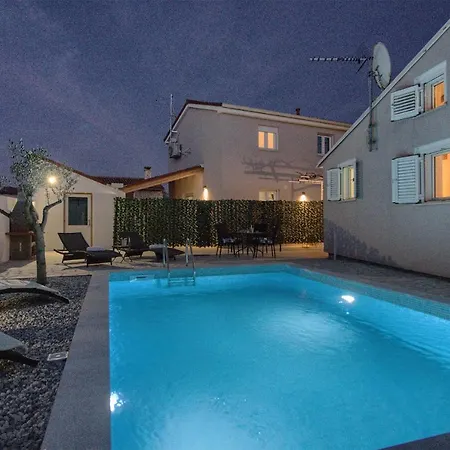 Cozy Michelle With Private Pool Near Pula Šišan