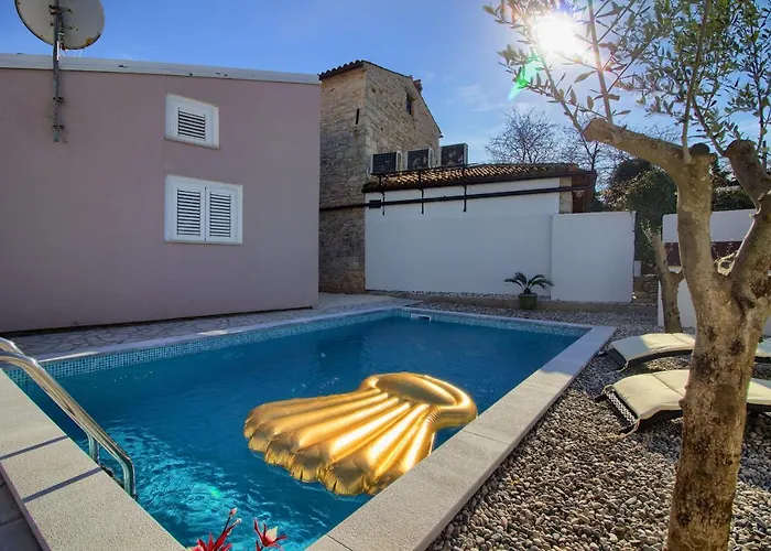 Cozy Michelle With Private Pool Near Pula 빌라 *