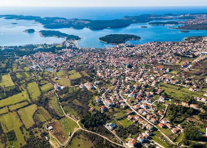 Cozy Michelle With Private Pool Near Pula *