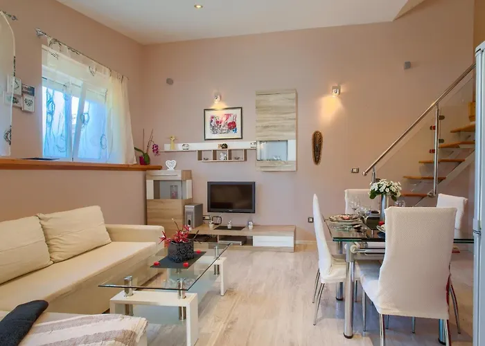 Cozy Michelle With Private Pool Near Pula